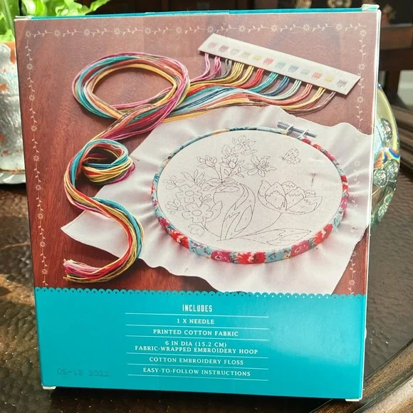 NWT. The Pioneer Woman Embroidery Kit - Picture 2 of 4